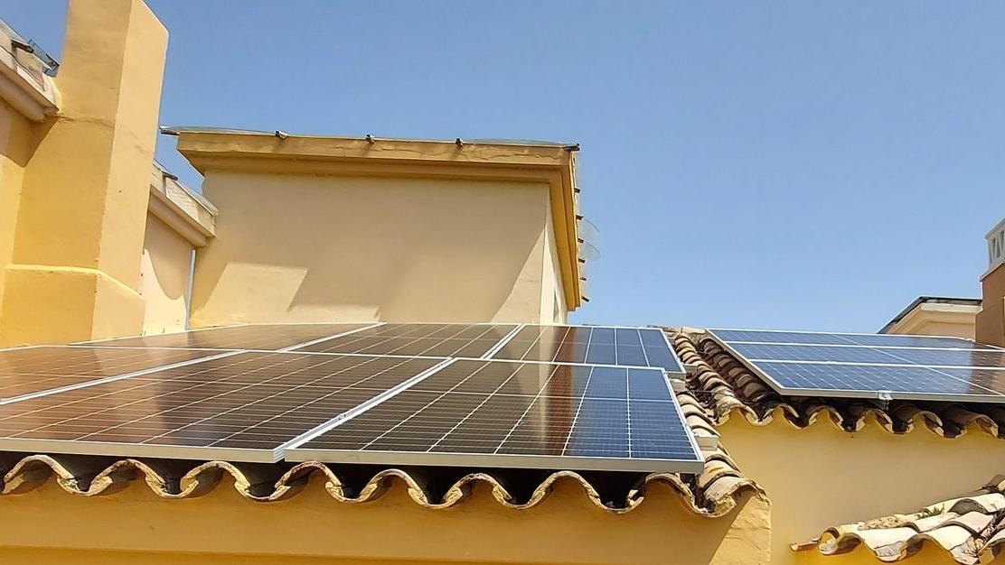 Instalación de sistema fotovoltaico en Isla de Guadalmina (Marbella).
